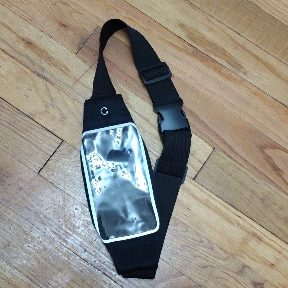 Cellphone Sports Pouch - Picture 1 of 3